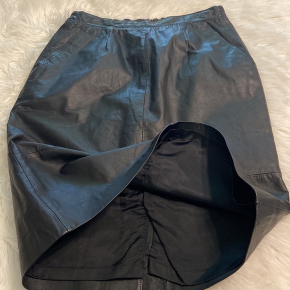 Peorgee Sport by Sally B. 100% Leather Skirt excellent condition size M - Picture 8 of 12